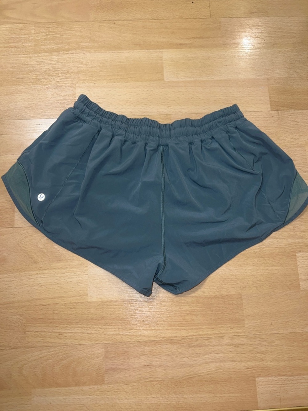 LULULEMON Hotty Hot lined shorts 2.5” - Picture 4 of 8